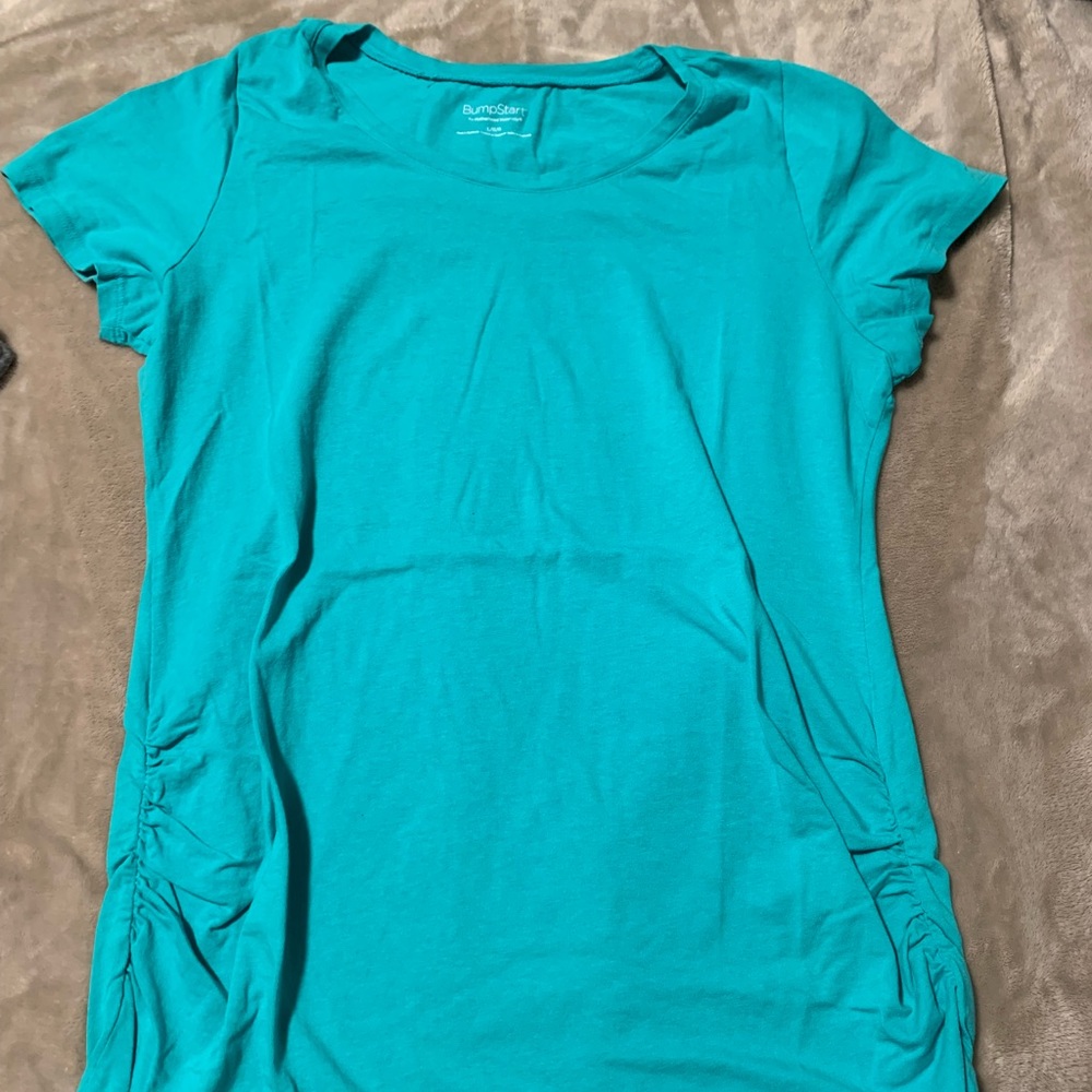 2 maternity t shirts (size L)